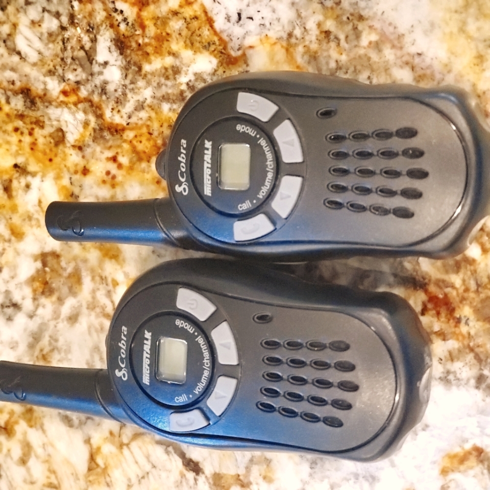 COBRA Long Distance 2 Way Radio Walkie Talkies